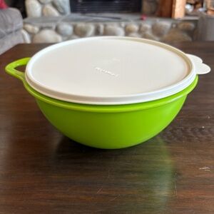 Tupperware Thatsa 12c 2.75l bowl with lid #2671 #2515  lime green white